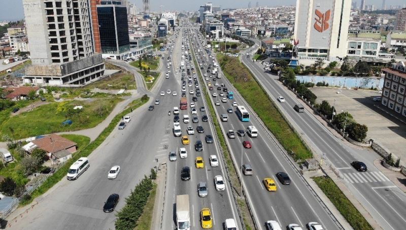 Tam kapanma öncesi İstanbul’dan Anadolu’ya göç havadan görüntülendi