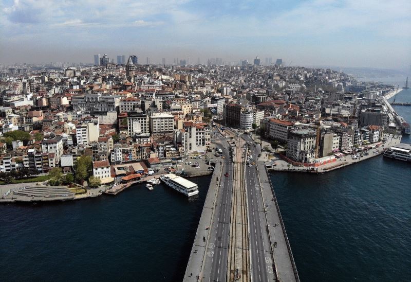 Tam kapanmanın ilk gününde İstanbul turistlere kaldı
