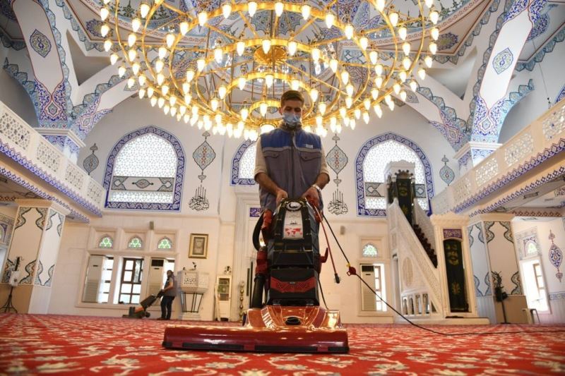 Kadıköy’de camilerde Ramazan ayı temizliği
