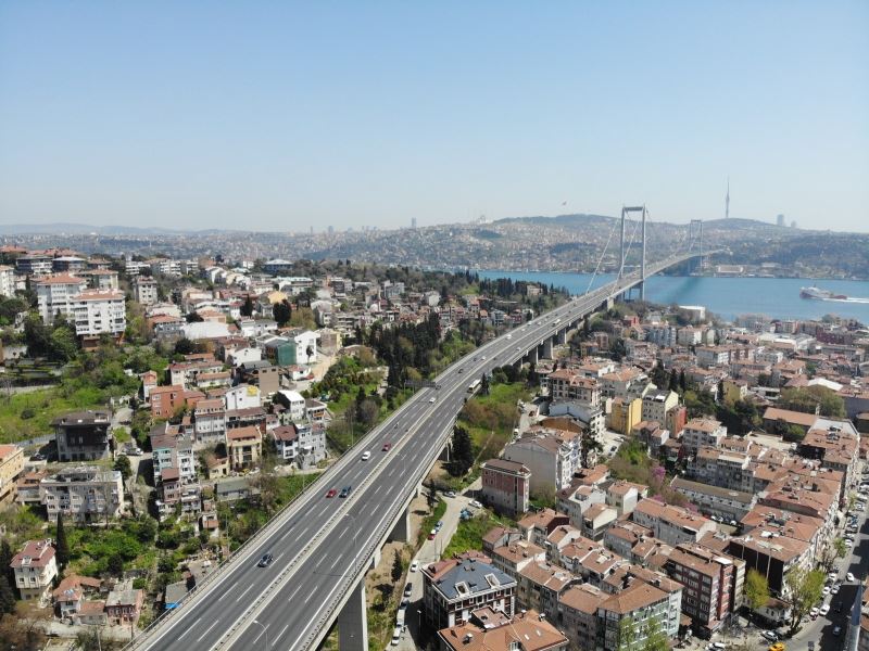 Tam kapanmanın ilk gününde 15 Temmuz Şehitler Köprüsü’nde denetim yoğunluğu
