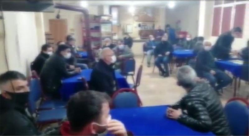 Üsküdar’da kısıtlama gününde kahvehanede toplanan 24 kişiye polis baskını
