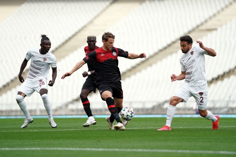 Süper Lig: Fatih Karagümrük: 0 - Atakaş Hatayspor: 0 (İlk yarı)
