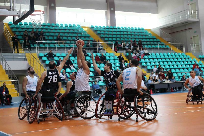 Engelli basketçiler sahaya indi
