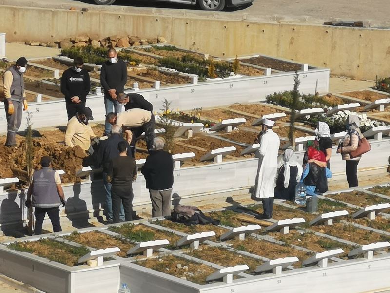 Avukatlık bürosundaki silahlı saldırıda ölen kişi toprağa verildi
