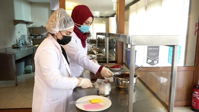 Beyoğlu’nda turizm sektörü için çikolata ustaları yetiştiriliyor
