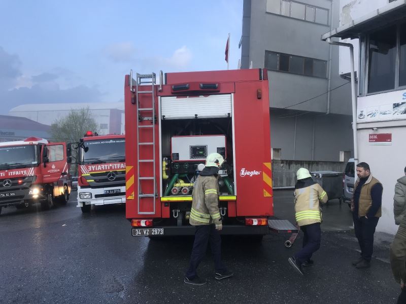 Esenyurt’ta kumaş fabrikasında korkutan yangın