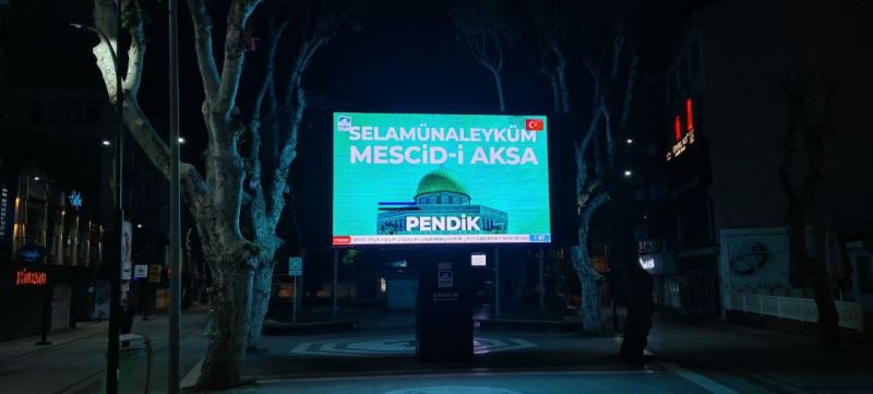 İstanbul’da dev ekranlardan Mescid-i Aksa’ya selam
