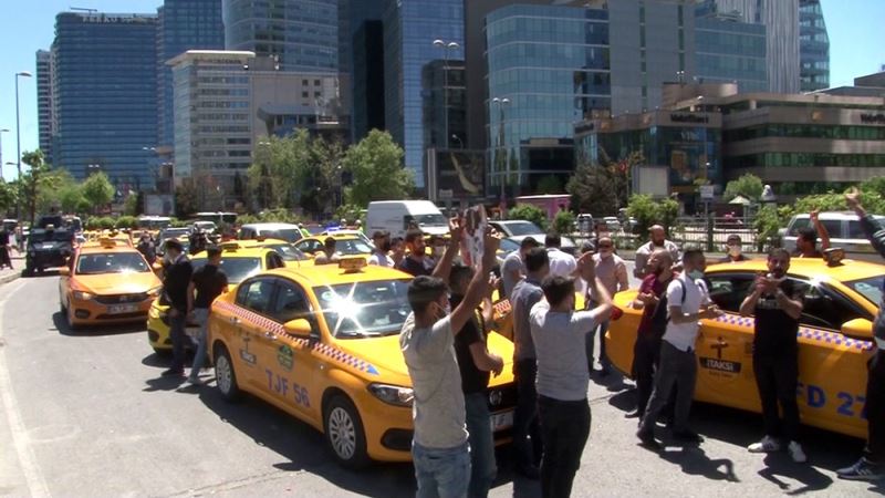 Taksiciler konsolosluk önünde İsrail’i protesto etti
