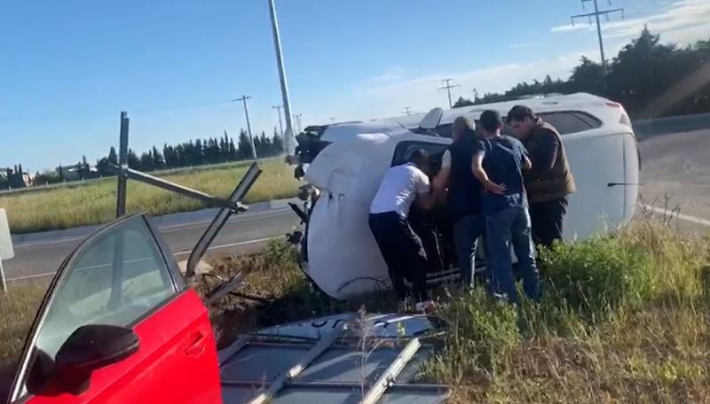 (Özel) Yaralı sürücüyü aracından vatandaşlar çıkardı
