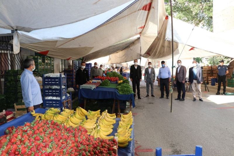 Sultanbeyli’de tam kapanma sürecinde açılan tüm semt pazarları denetleniyor
