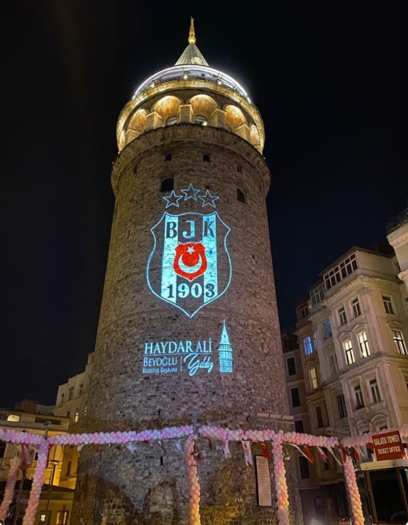 Galata Kulesi’ne Beşiktaş arması yansıtıldı
