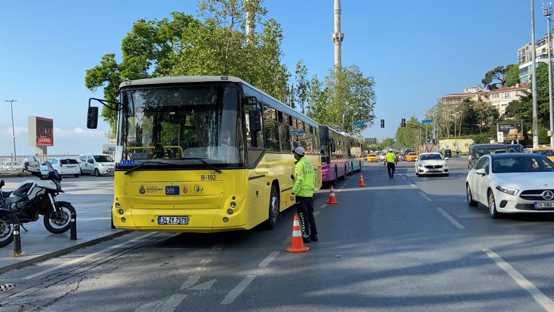 Dolmabahçe’de kademeli normalleşmenin ilk günü toplu taşıma araçlarına yönelik denetim

