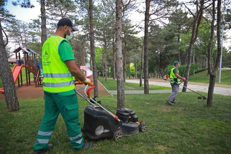 Gaziosmanpaşa Millet Bahçesi yemyeşil doğasıyla yaza hazırlanıyor
