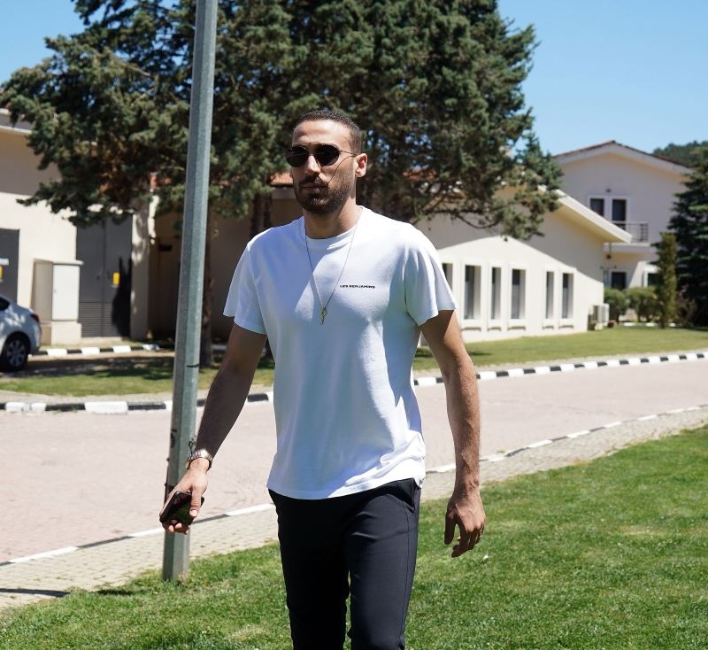 Cenk Tosun’dan futbolu Beşiktaş’ta bırakma cevabı: 