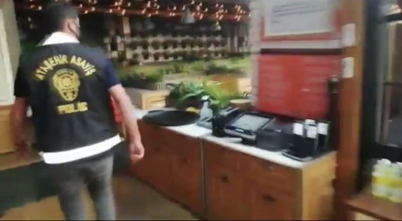 Ataşehir’de sosyal mesafeye uymayan 22 kişiye 76 bin lira para cezası
