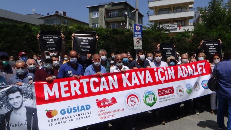 Yüzlerce seveni bıçaklanarak öldürülen Mertcan Kaya için toplandı
