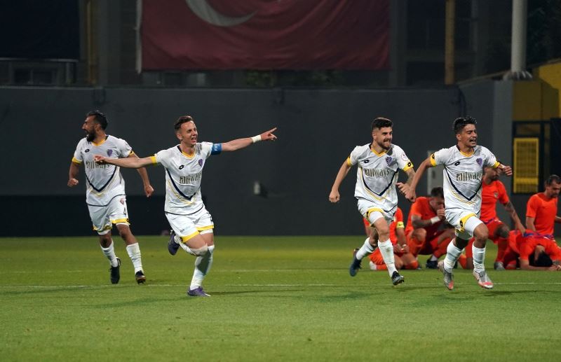 2. Lig’e yükselen Bucaspor 1928 kupasını aldı
