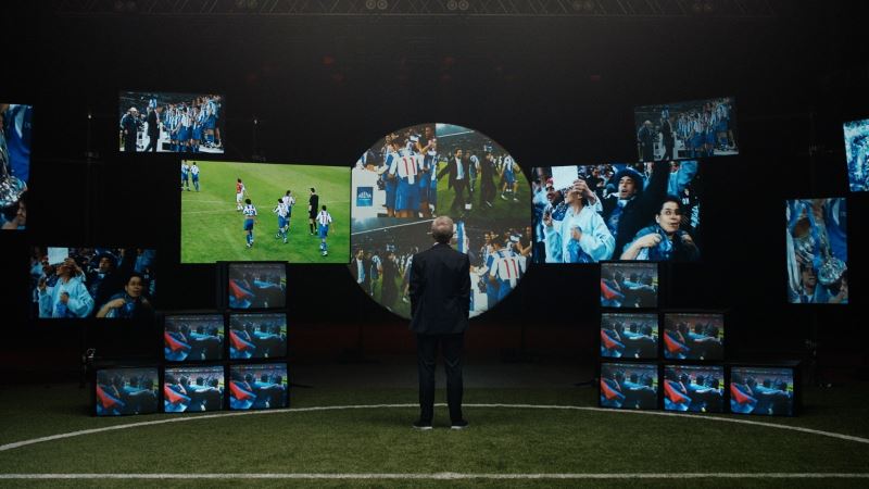 Taraftarlar, stadyumda olmanın futbolcuları daha güçlü kıldığına inanıyor
