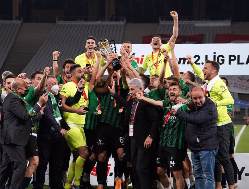 Misli.com 2. Lig play-off final maçında Sakaryaspor’u 4-0 mağlup eden Kocaelispor, TFF 1. Lig’e yükseldi.
