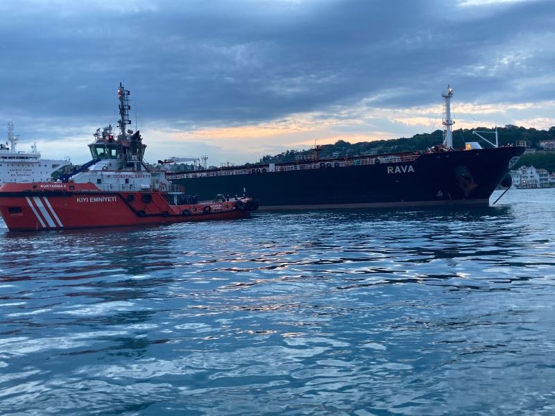 İstanbul Valiliğinden kıyıya sürüklenen tankere ilişkin açıklama
