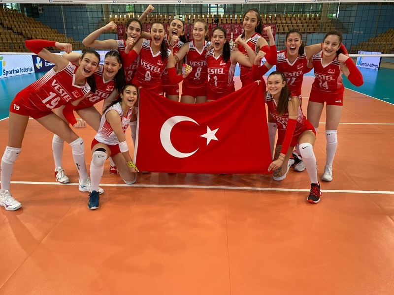 16 Yaş Altı Kız Voleybol Milli Takımı, Portekiz’i mağlup etti
