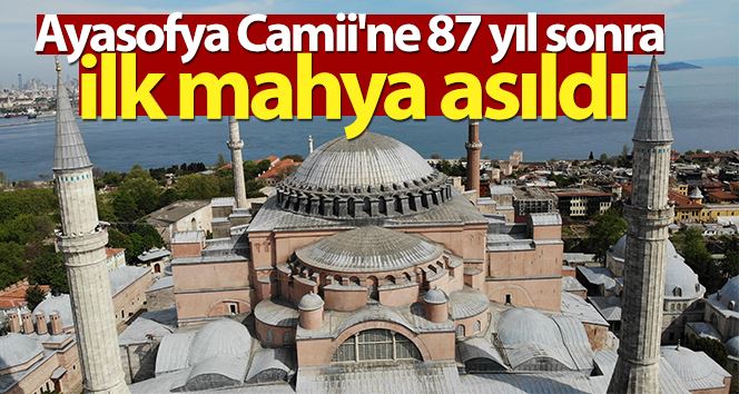 Ayasofya Camii’ne 87 yıl sonra ilk mahya asıldı
