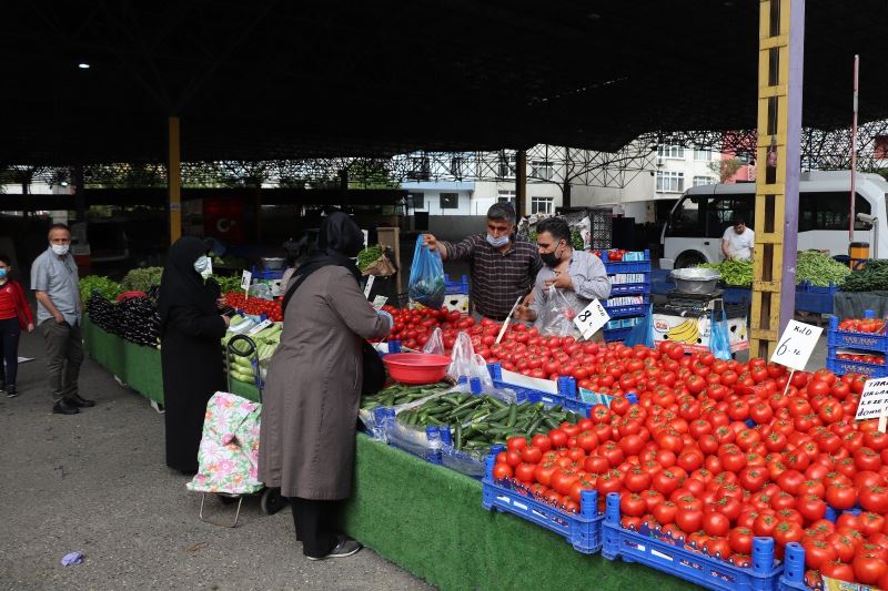 (Özel) Eyüpsultan’da kurulan semt pazarları denetlendi
