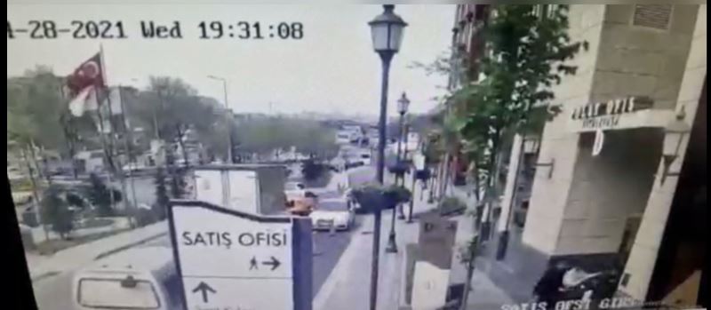 (Özel) İstanbul’da lüks sitede kazma ve silahlı kavga kamerada