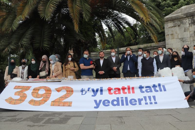 AK Parti’li gençlerden İBB’ye ’baklavalı’ protesto