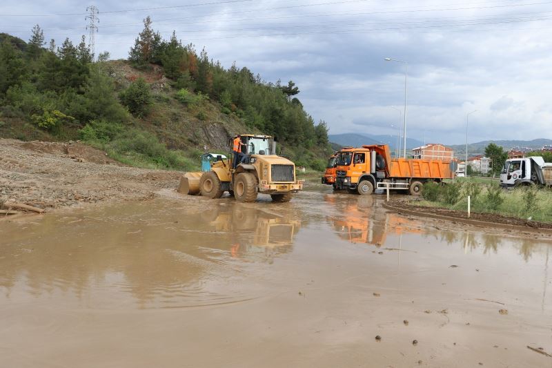 Amasya-Erzincan karayolunu açma çalışması sürüyor