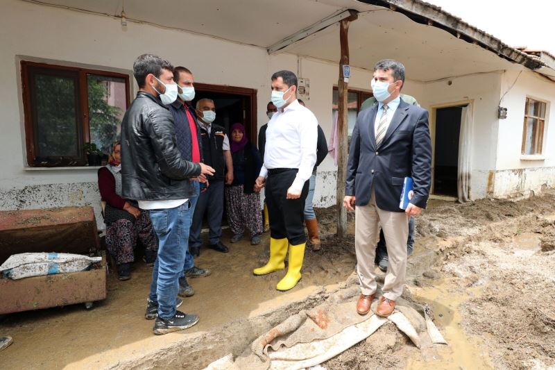 Amasya’da sel ev ve ahırlara zarar verdi
