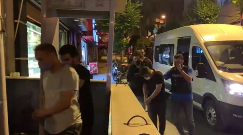 Şişli’de Covid-19 aşılarının ticaretini yapan 2 kişi polise yakalandı
