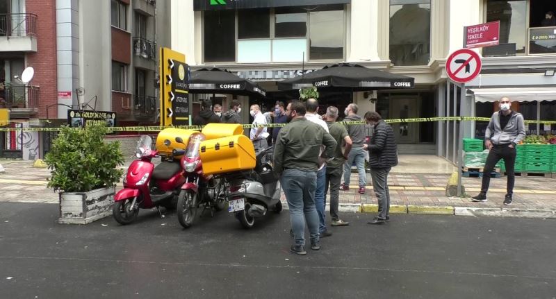 Bakırköy’de bir kafede şüpheli şahıs ile polis arasında arbede yaşandı
