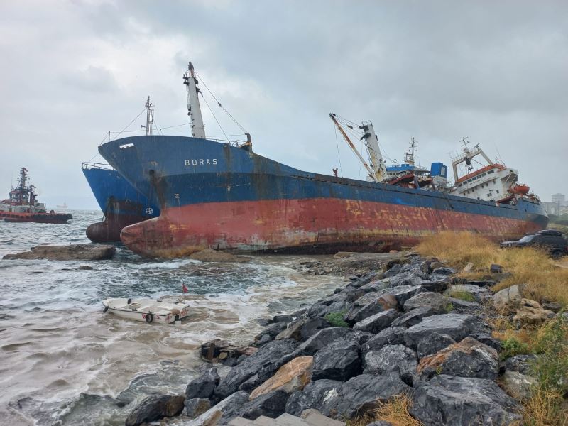 Kartal’da halatı kopan gemi, başka bir gemiye çarptı