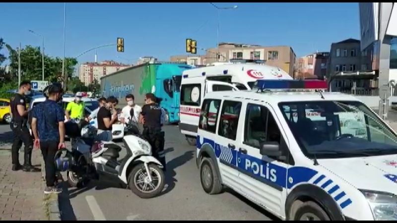 (ÖZEL)-Ataşehir’de ticari taksi motosiklete çarptı 1 kişi yaralandı
