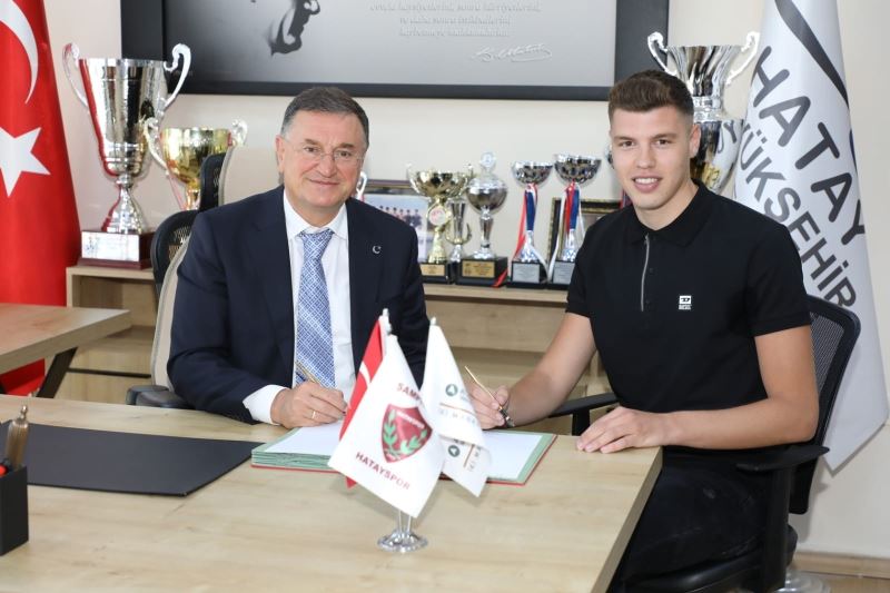 Hatayspor, Fatih Karagümrük’te forma giyen 23 yaşındaki defans oyuncusu Fatih Kuruçuk ile 2 yıllık sözleşme imzaladı.

