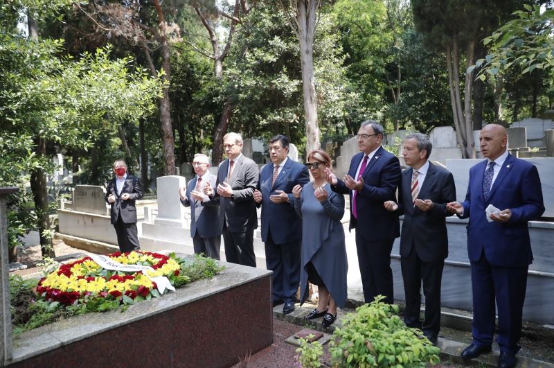 Ali Sami Yen ve Metin Oktay kabri başında anıldı
