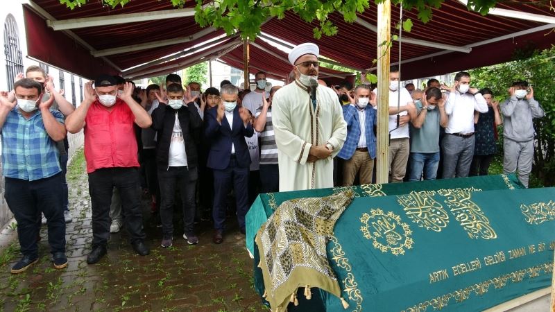 Ümraniye’de koca dehşetinde ölen anne ve oğlu son yolculuğuna uğurlandı
