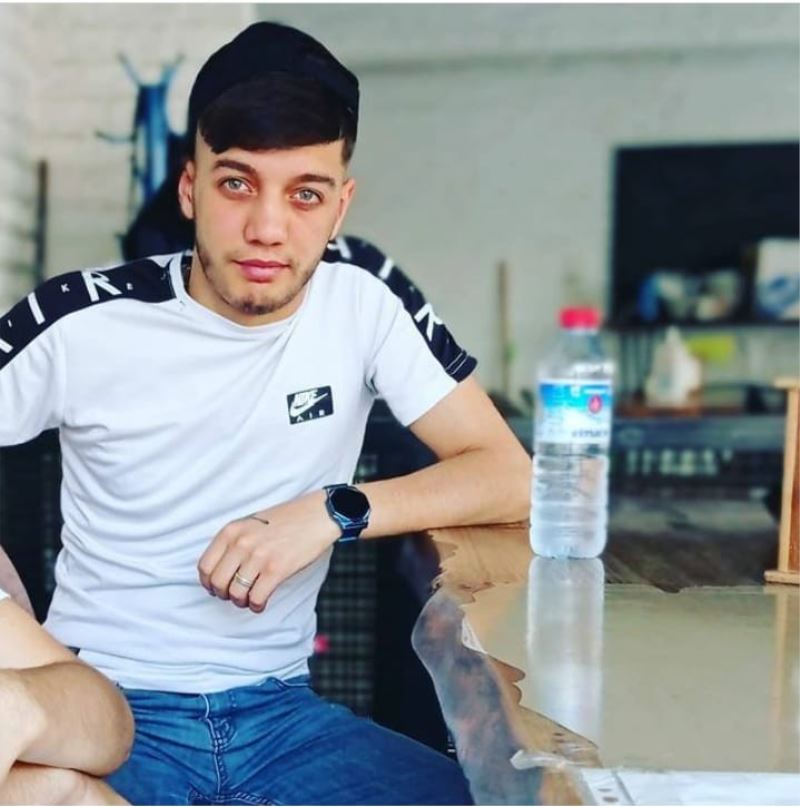 (Özel) Küçükçekmece’de gence ailesinin gözleri önünde silahlı saldırı