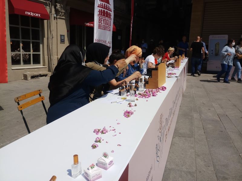 Çiçeklerin kokusu Beyoğlu’ndan tüm dünyaya yayıldı
