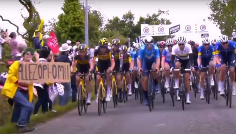 Fransa Bisiklet Turu’na seyircinin neden olduğu kaza damga vurdu!
