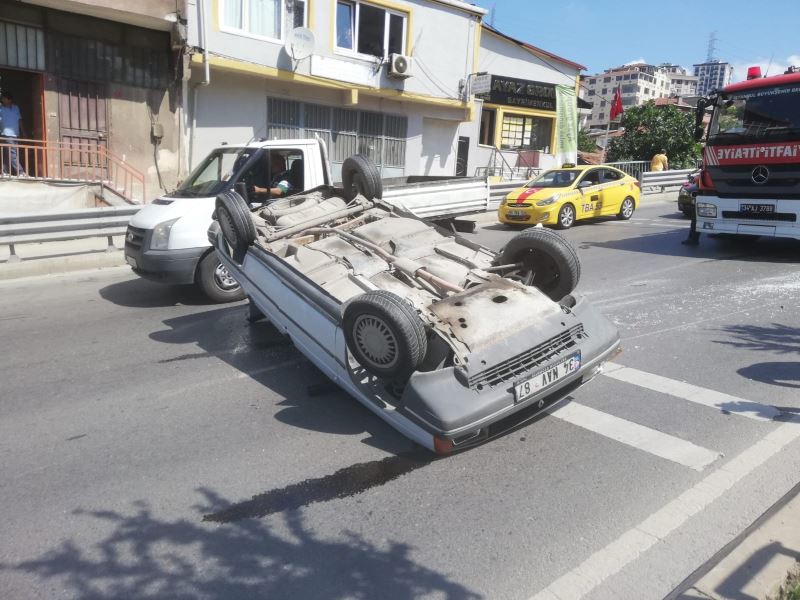 Pendik’te tamire gelen otomobil, otobüsün sıkıştırmasıyla takla attı: 1 yaralı
