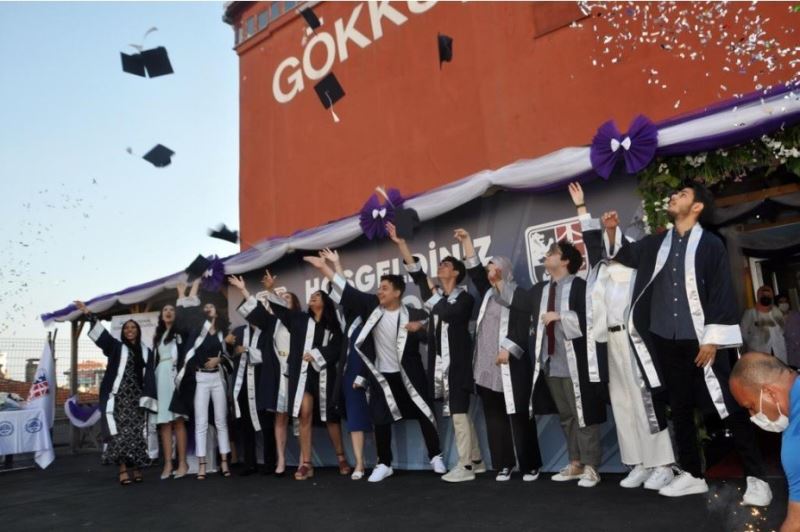 Gökkuşağı Koleji’nin 5’inci IB mezunları kep attı
