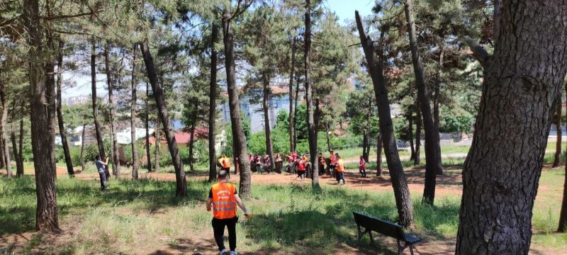 Ümraniye Belediyesi’den çevre gününde anlamlı temizlik
