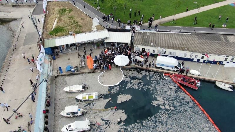 Caddebostan’daki müsilaj temizliği havadan görüntülendi
