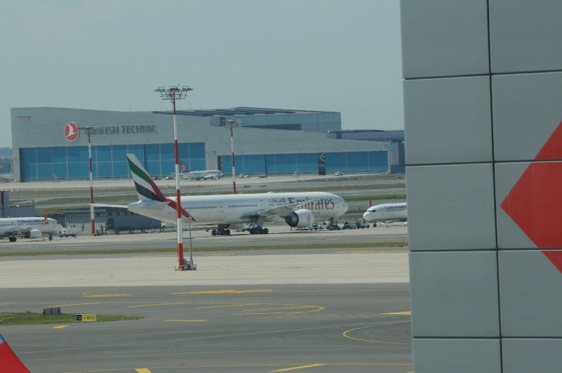 Şikago-Dubai seferini yapan uçak İstanbul’a acil iniş yaptı
