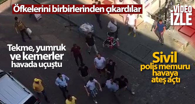 (ÖZEL) Avcılar’da iki grup birbirine kemerle saldırdı