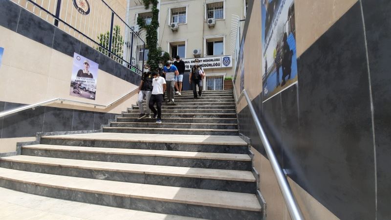 Kaçarken çarptıkları lise öğrencisini yaralayan 4 hırsız yakalandı
