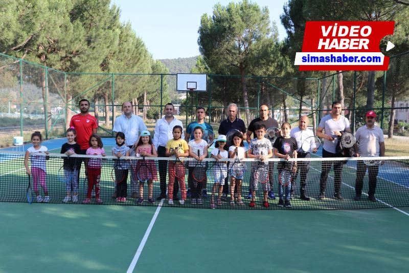 Taşova’nın ilk tenis kortu açıldı