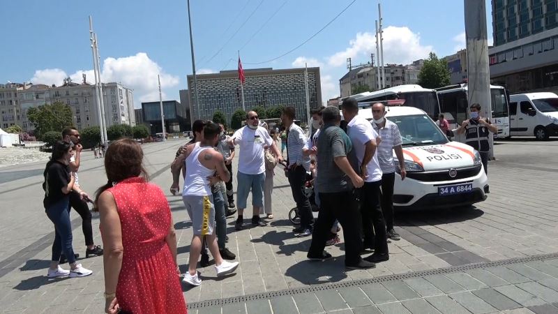 (Özel) Taksim Meydanı’nda olaylı asansör kavgası